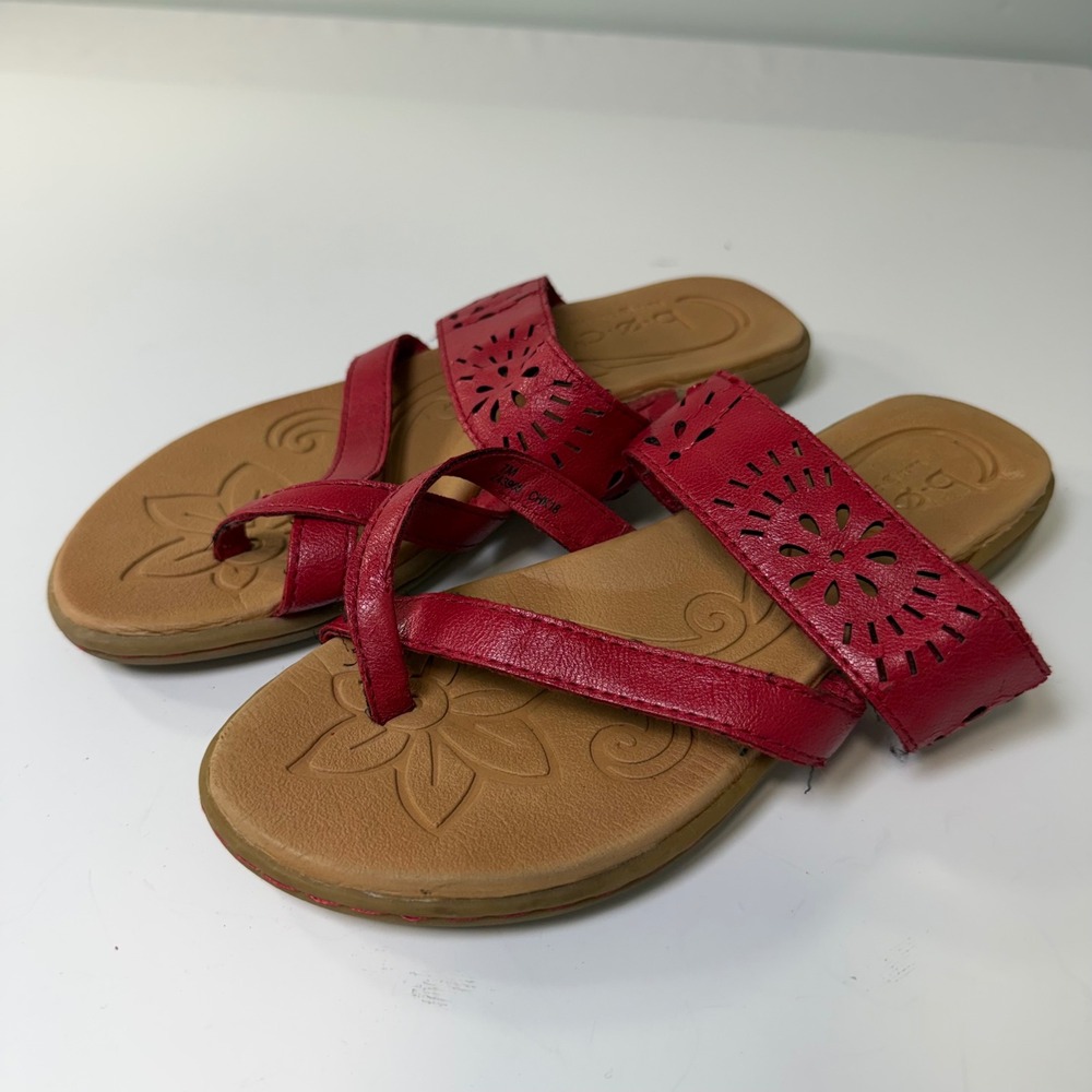 B.O.C.‎ Born Concept Red Laser Cut Strappy Toe Loop Vegan Sandals Womens 7M